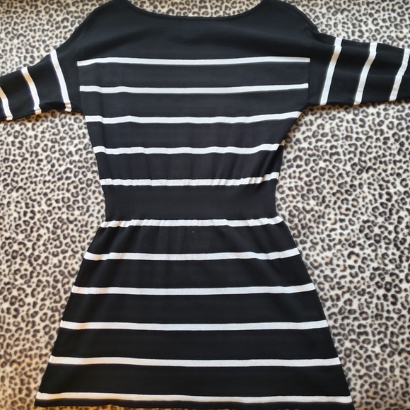 WHBM Black and White Sweater Stripe Tunic Top, Size Medium, EUC, Style 57009817 - Picture 8 of 13